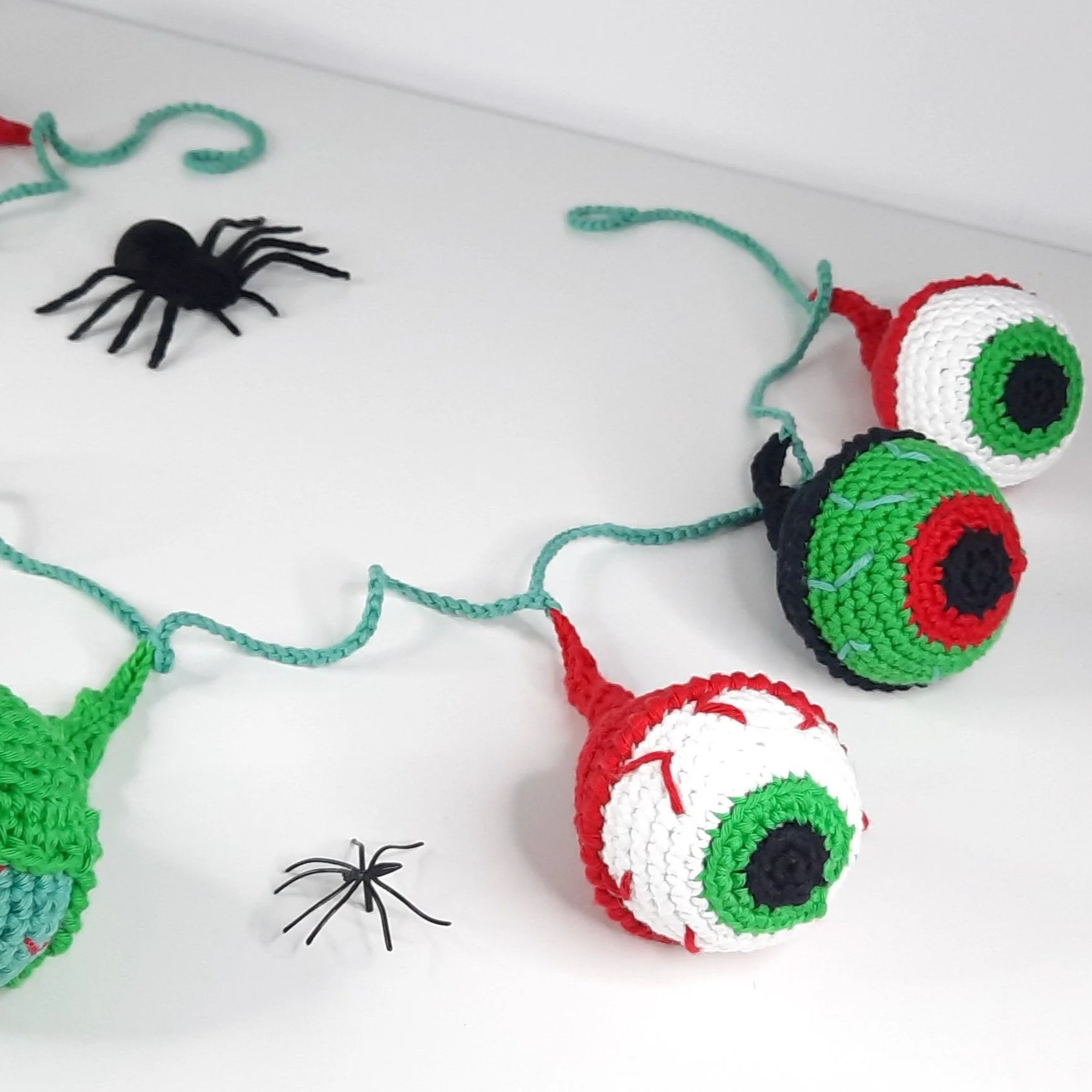 Eyeball Garland - Decorations - Image 4